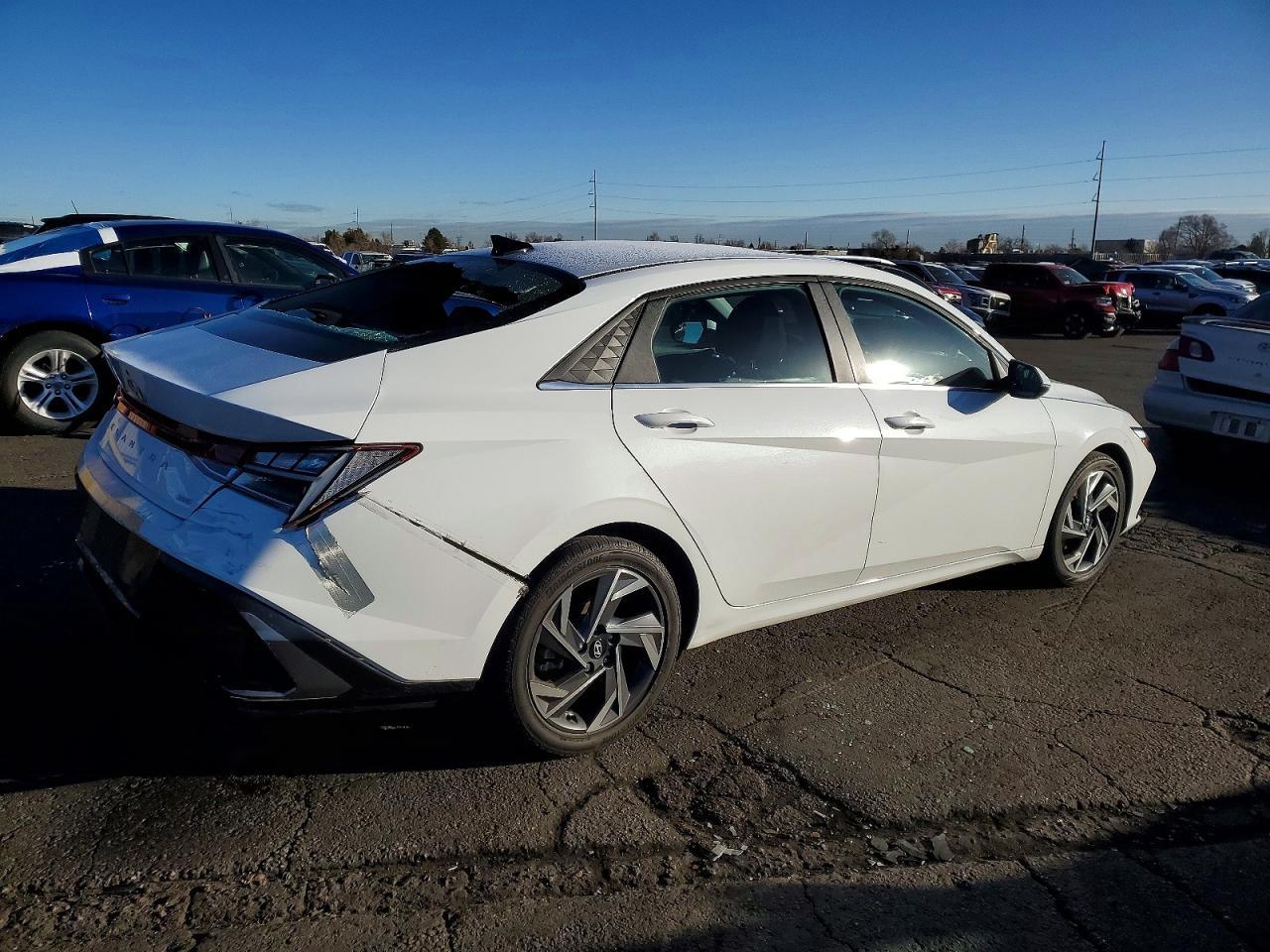 2024 Hyundai Elantra Limited - Фото 3