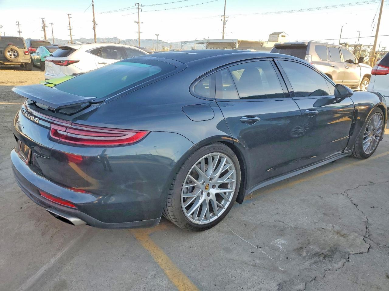 2017 Porsche Panamera 2 - Фото 3