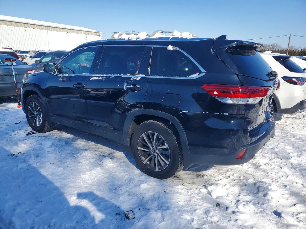 2019 Toyota Highlander Se - Фото 2