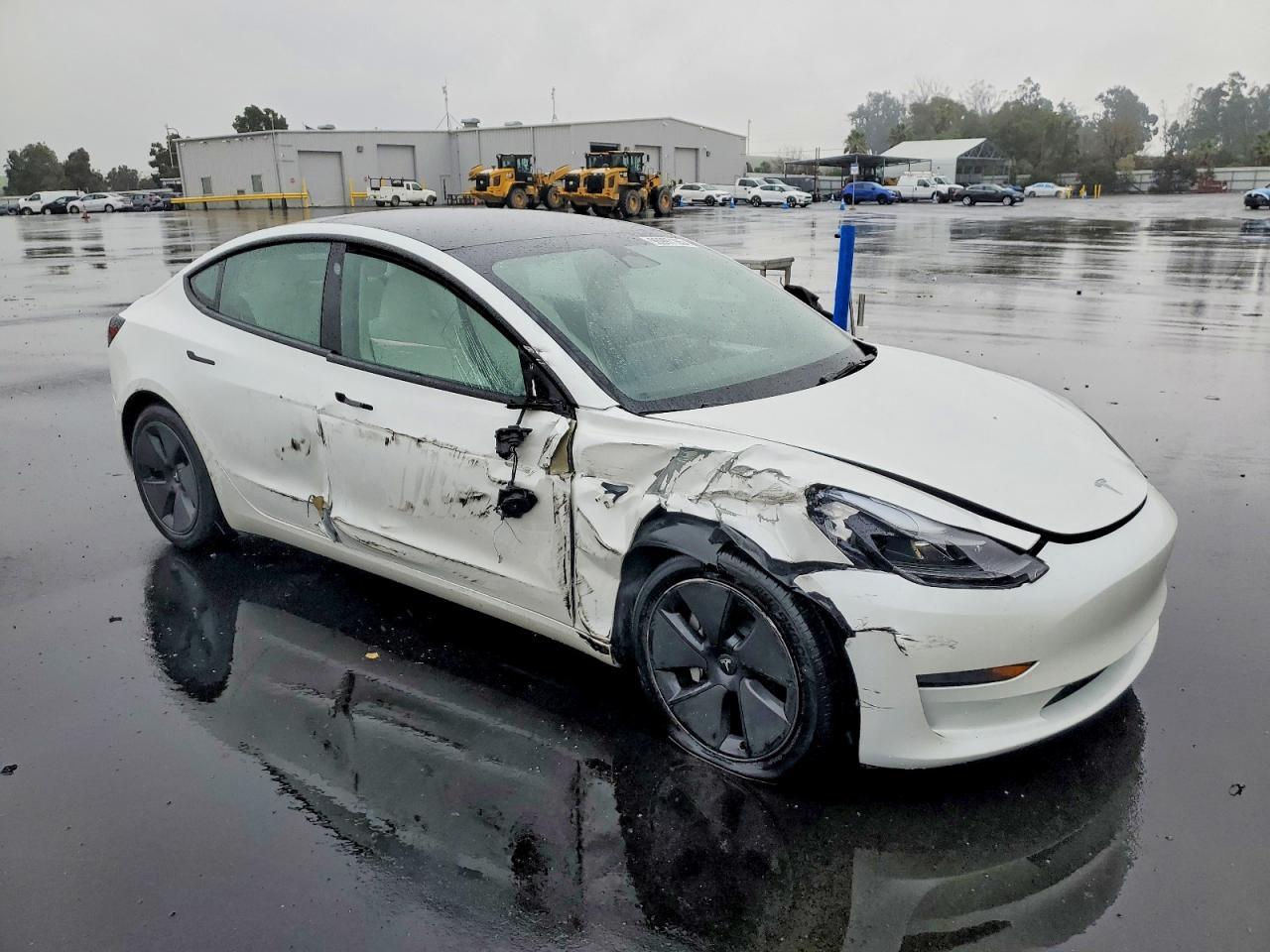 2023 Tesla Model 3 - Image 4
