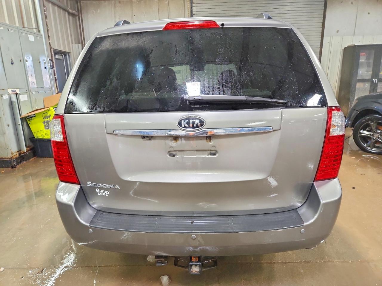 2010 Kia Sedona Lx - Image 6