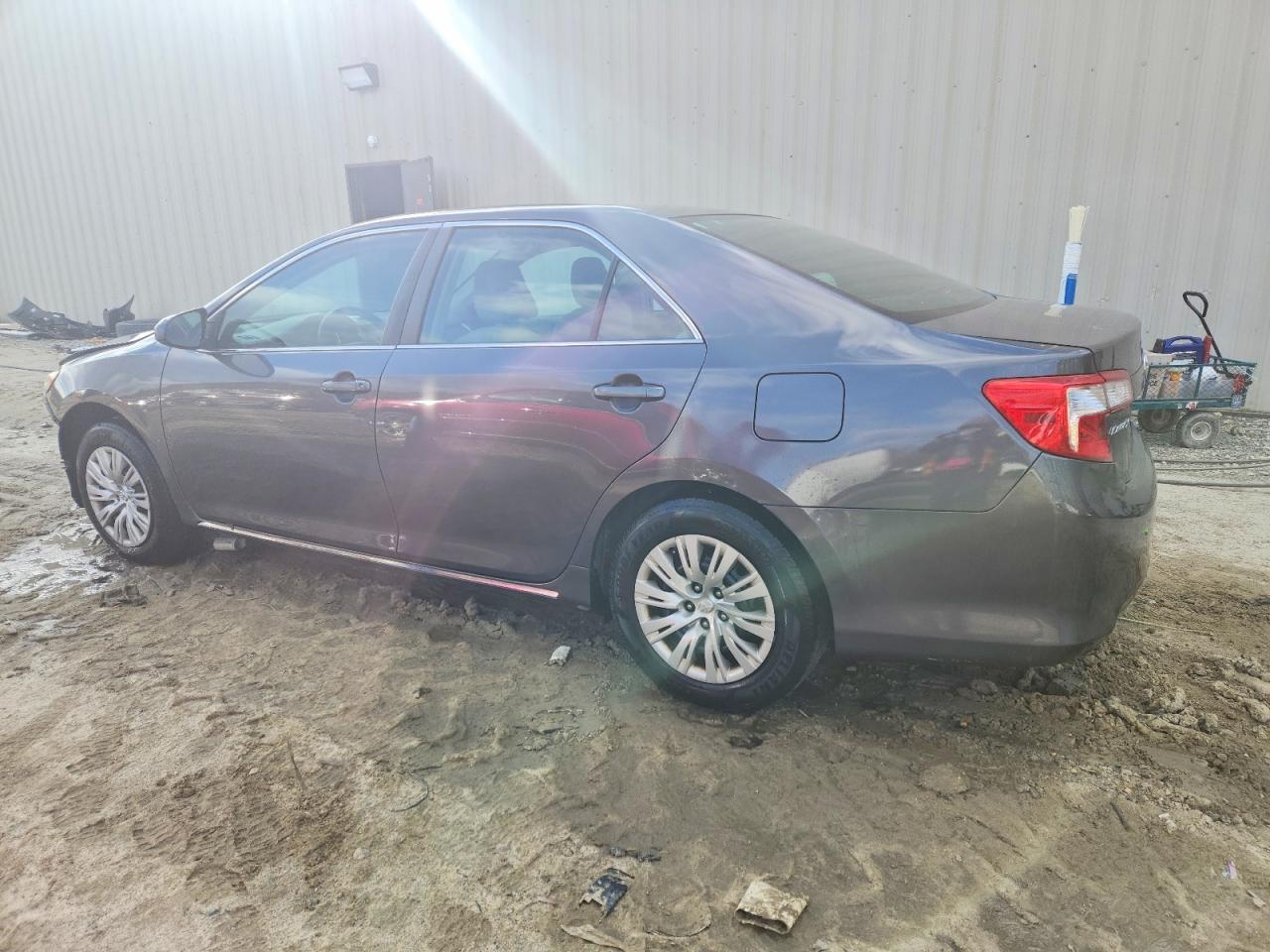 2012 Toyota Camry Base - Фото 2