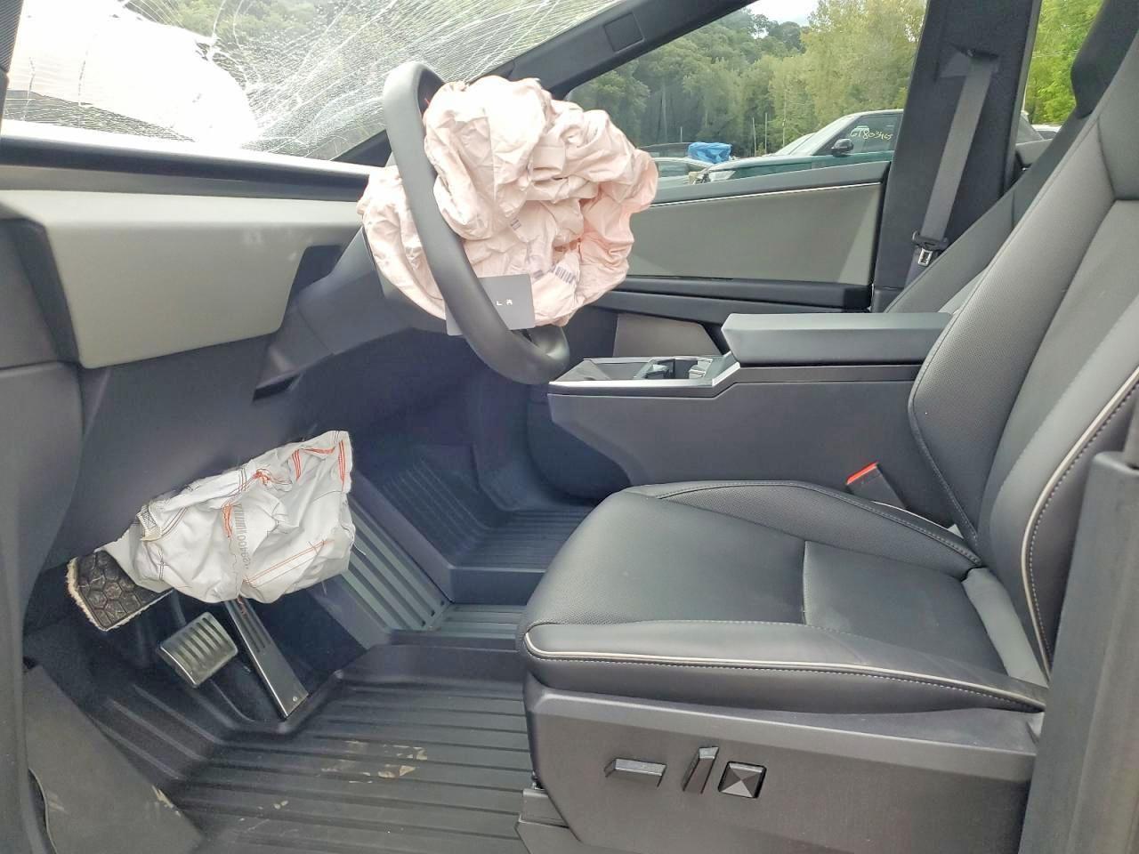 2024 Tesla Cybertruck - Image 7