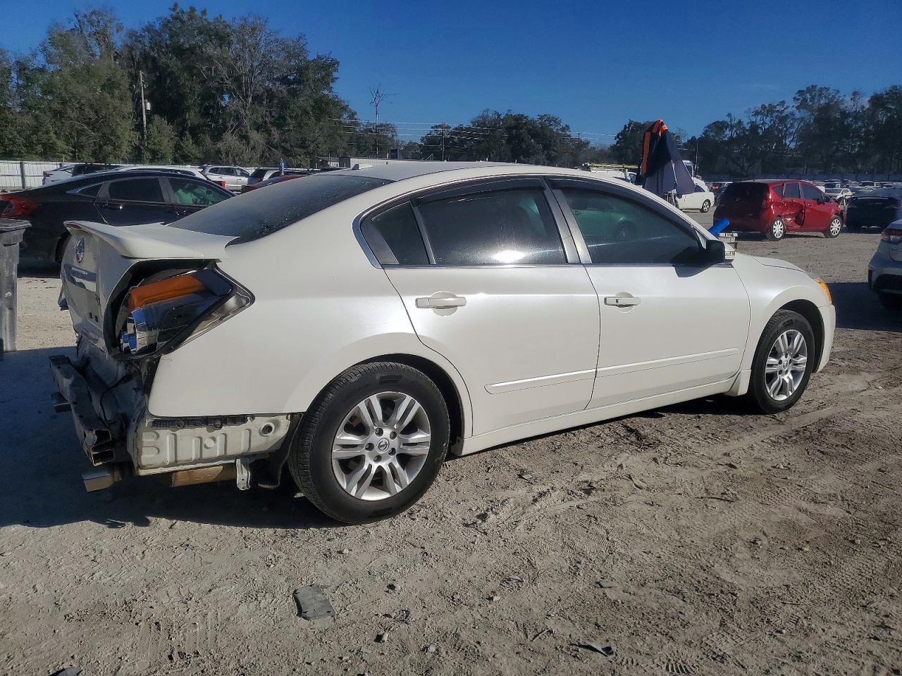 2011 Nissan Altima Base - Фото 3