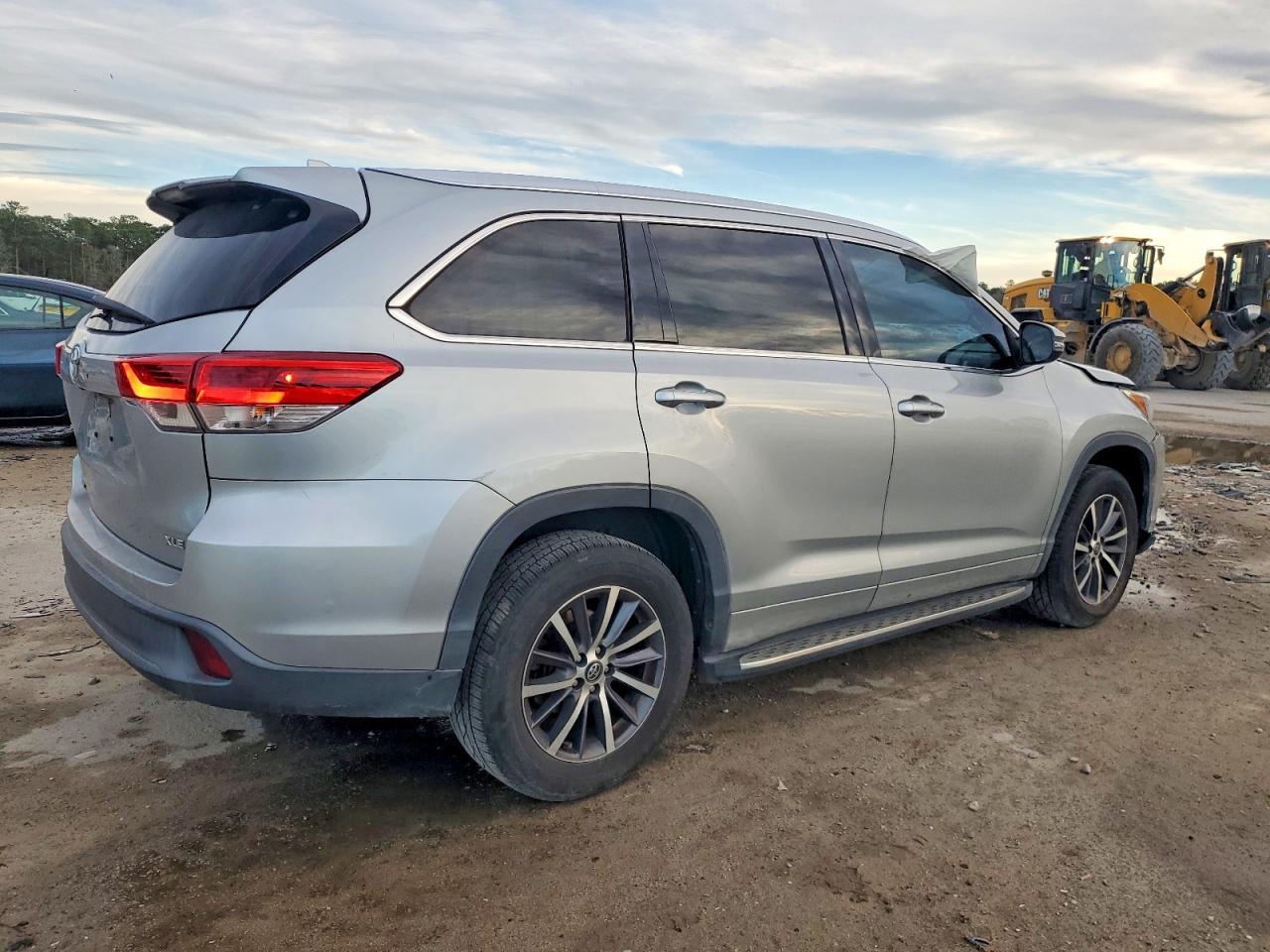 2017 Toyota Highlander Se - Image 3