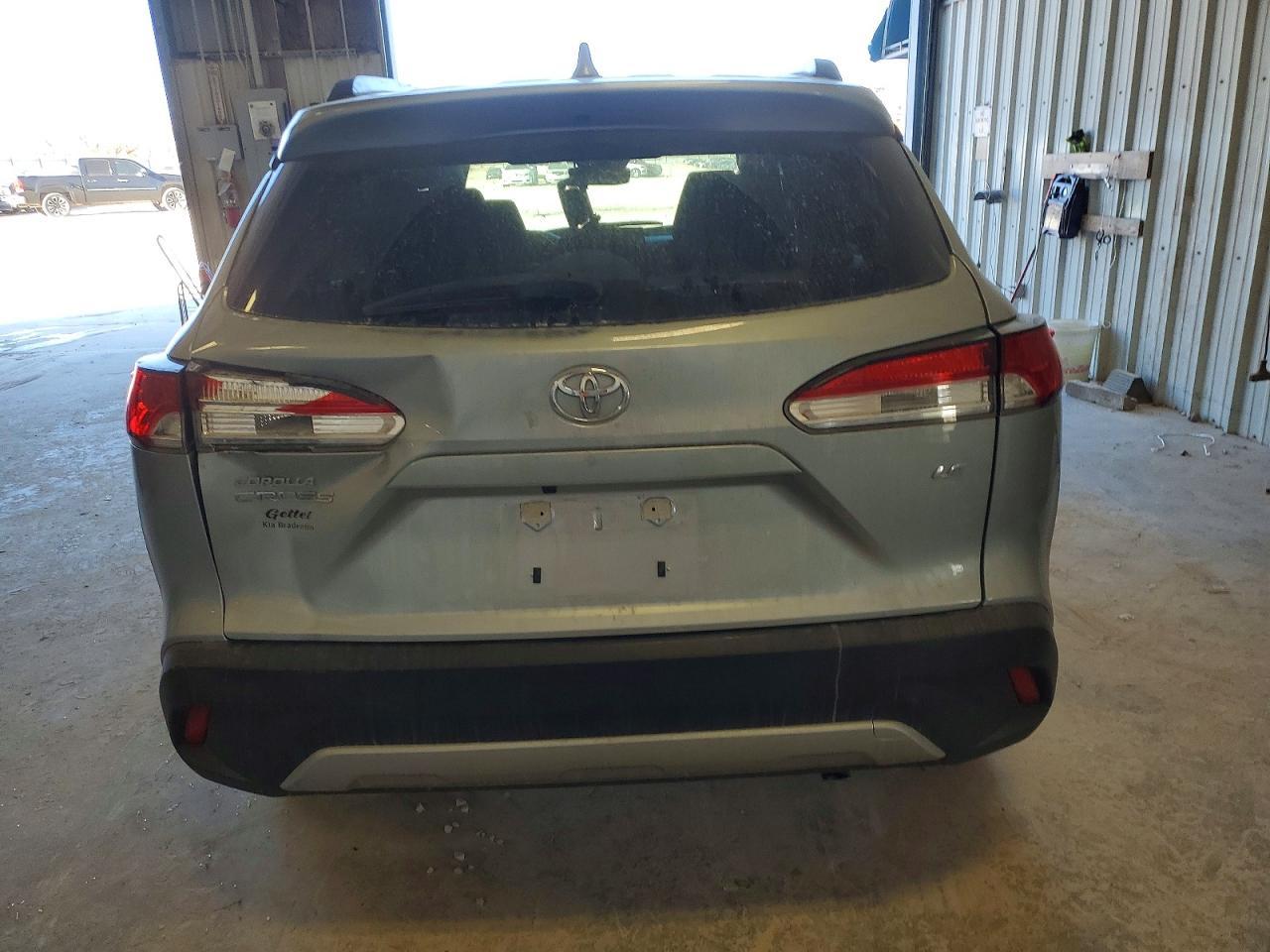 2024 Toyota Corolla Cross Le - Image 6