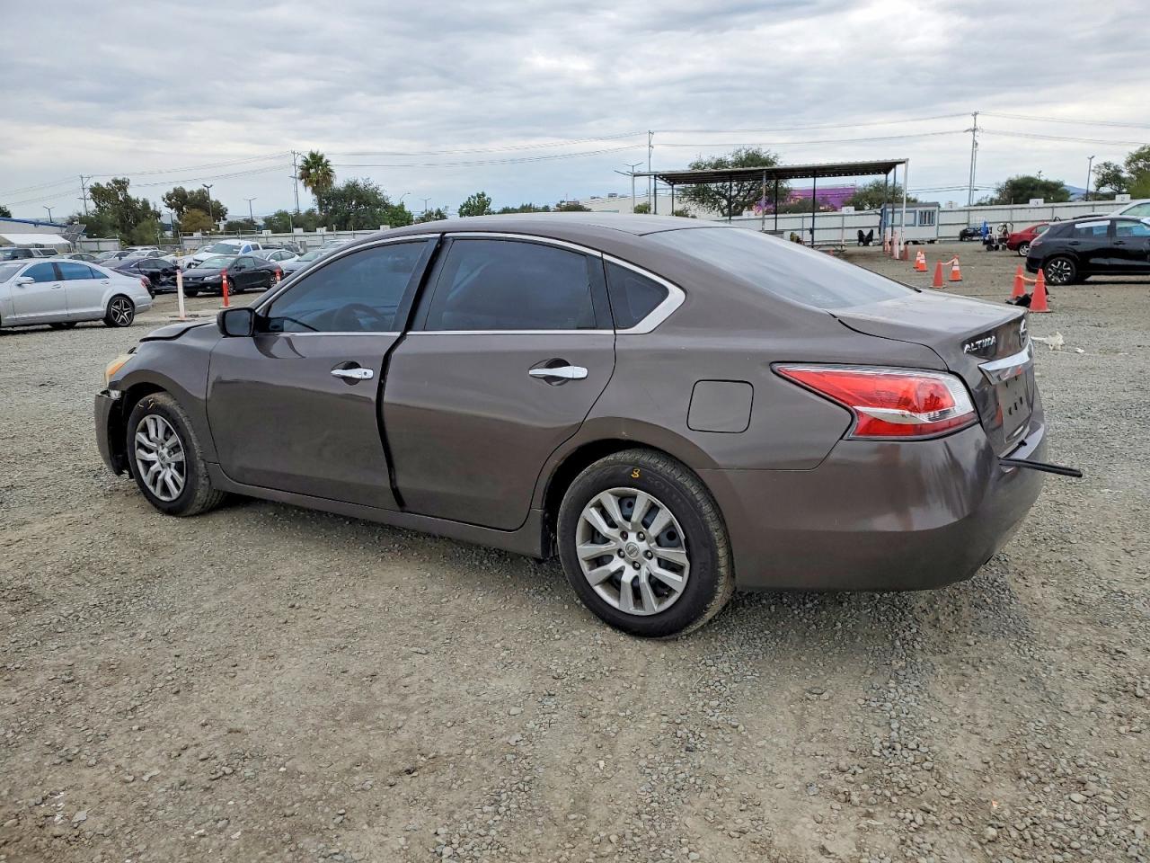 2014 Nissan Altima 2.5 S - Фото 2