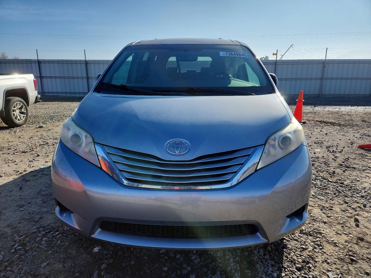 2015 Toyota Sienna Le 8-Passenger - Фото 5