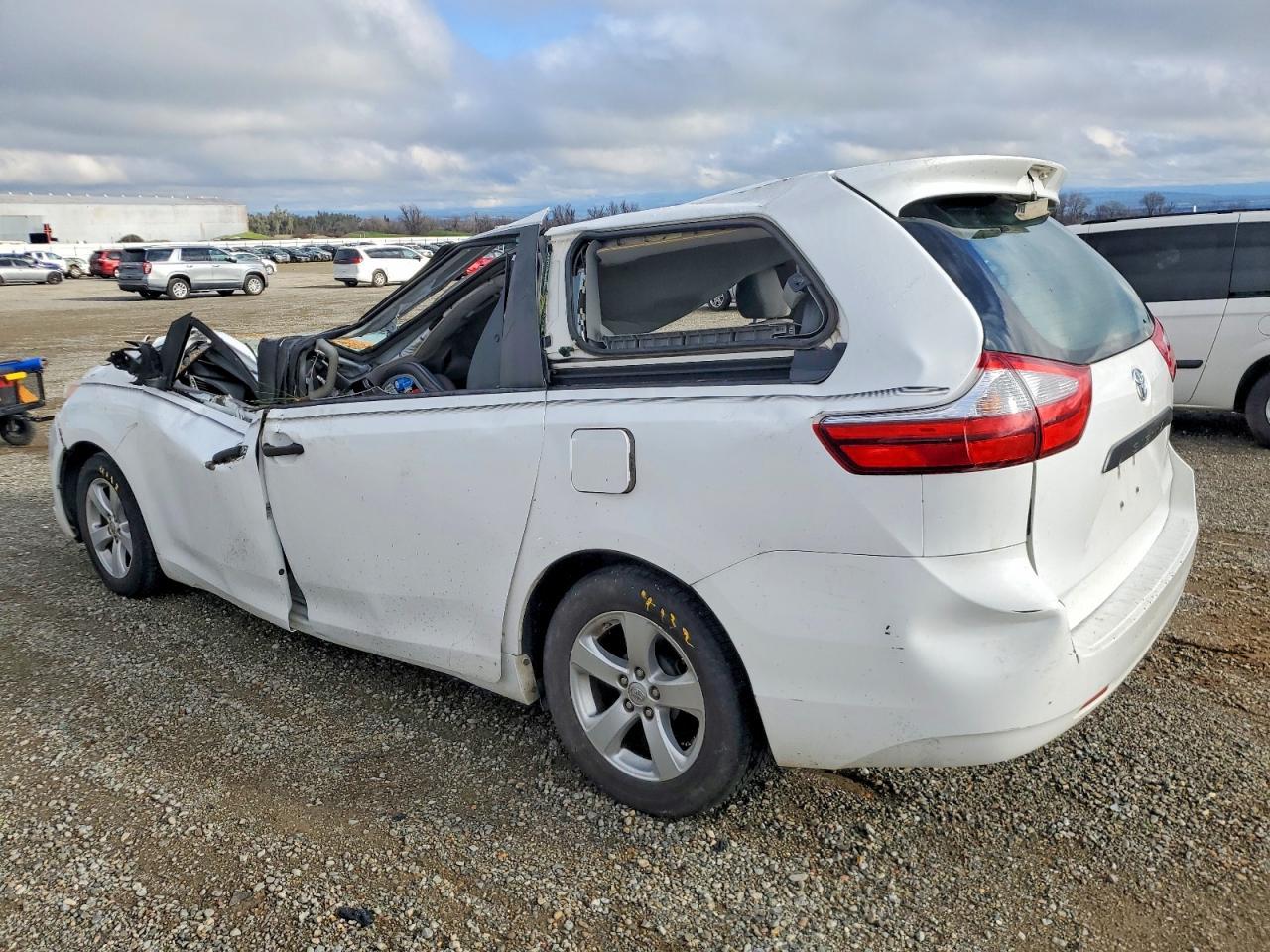 2015 Toyota Sienna - Фото 2