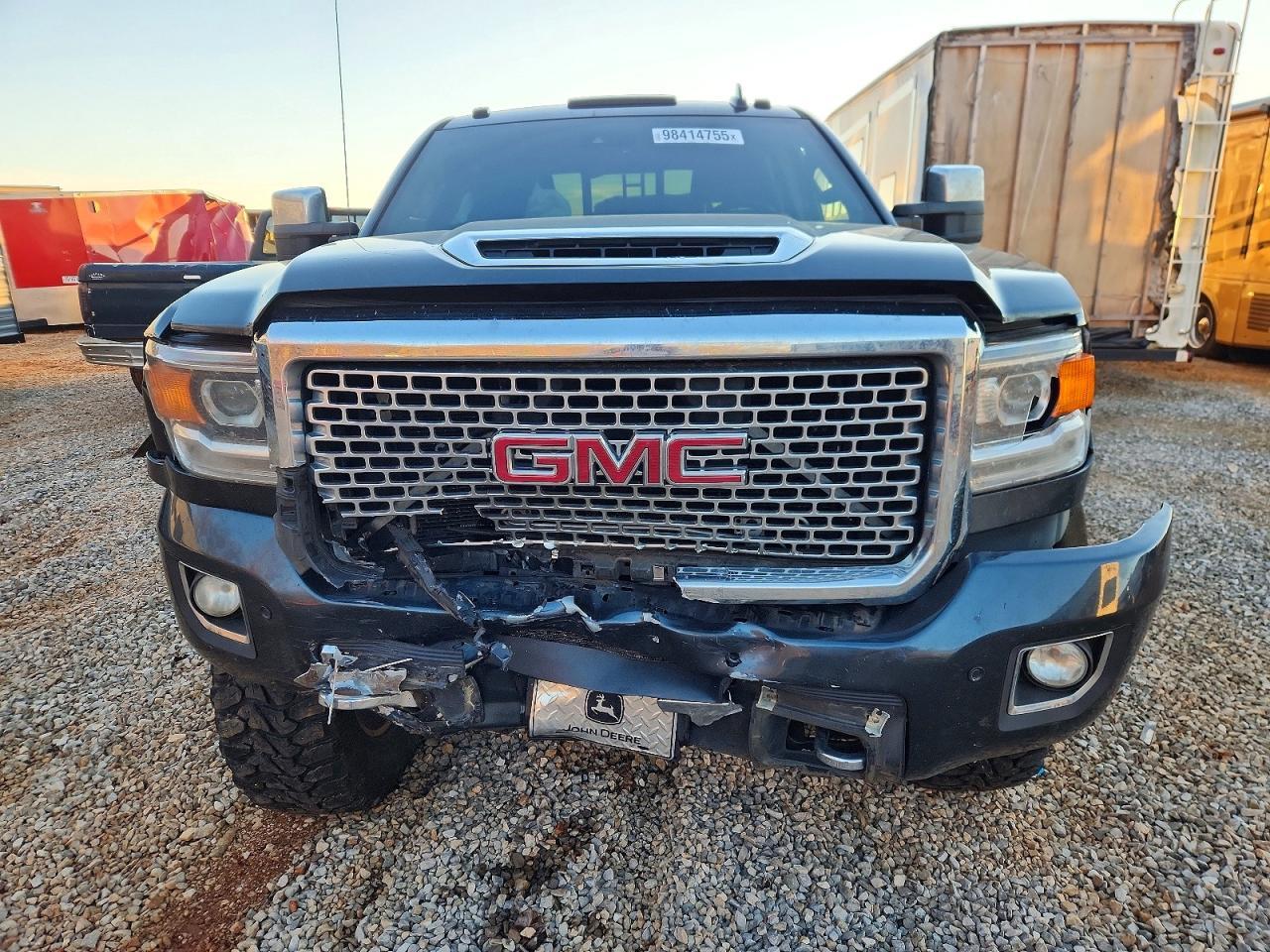 2017 GMC Sierra K2500 Denali - Image 5