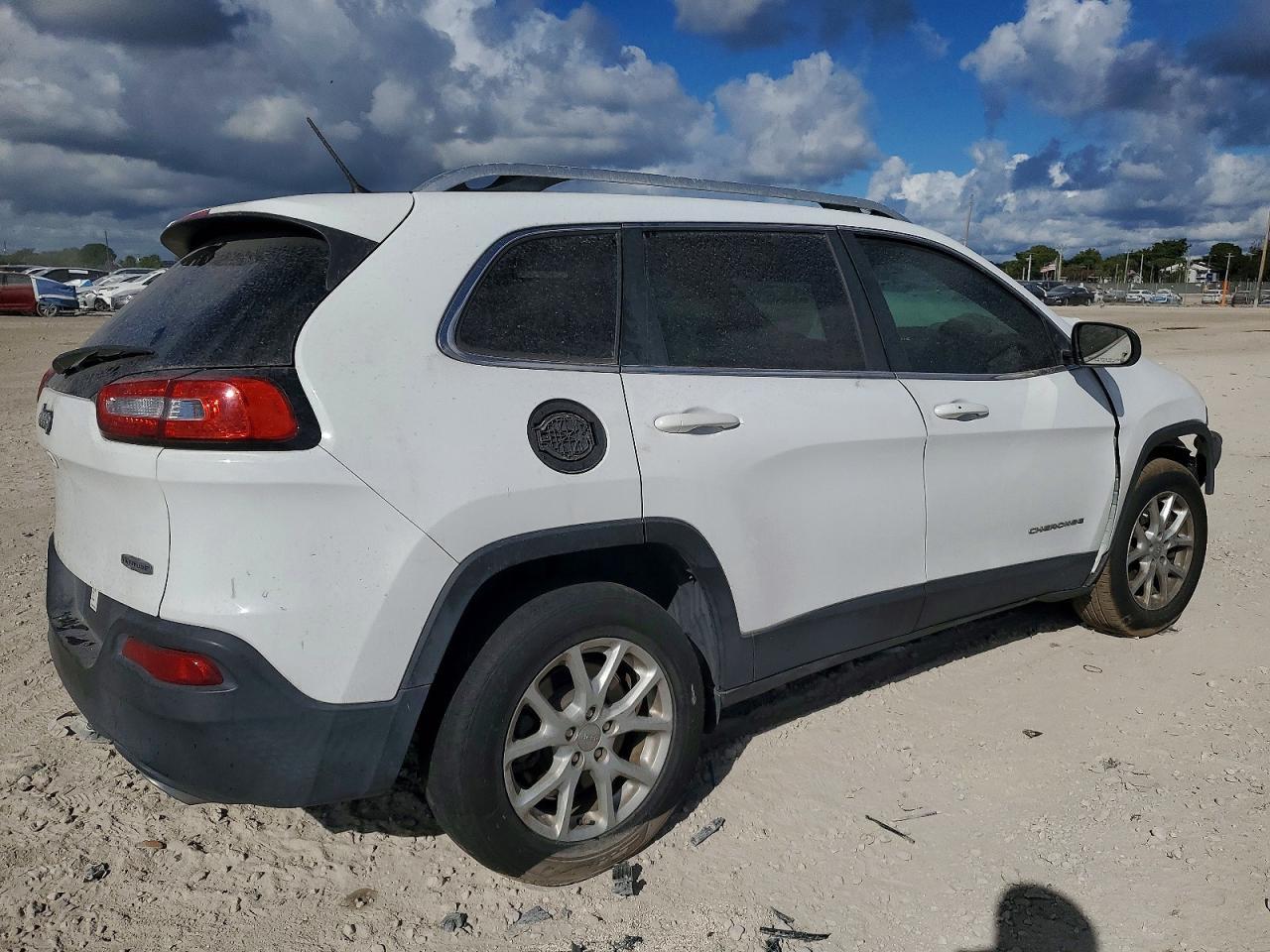 2015 Jeep Cherokee Latitude - Image 3