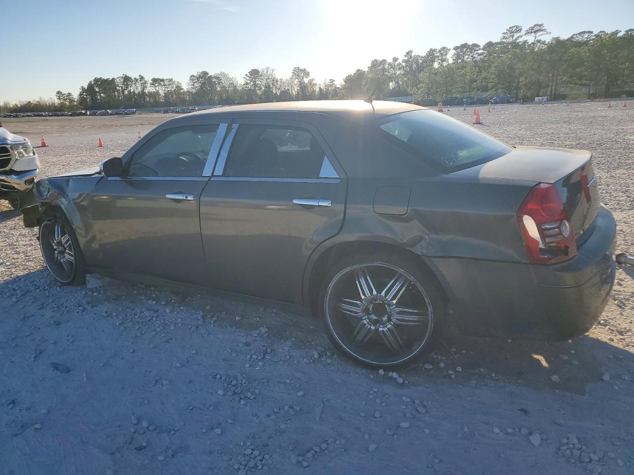 2008 Chrysler 300 Lx - Фото 2