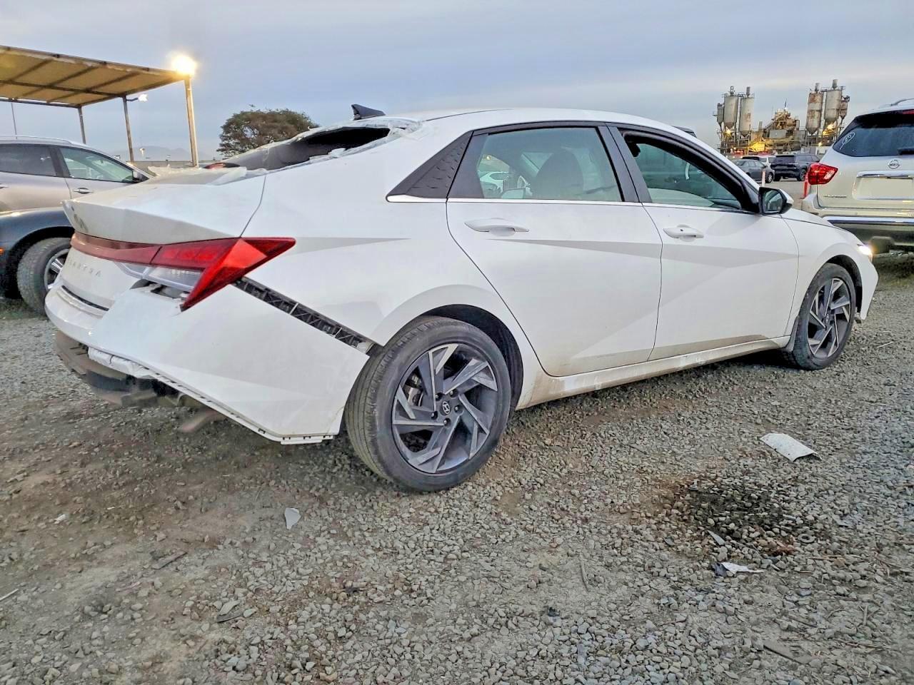 2025 Hyundai Elantra Sel - Фото 3