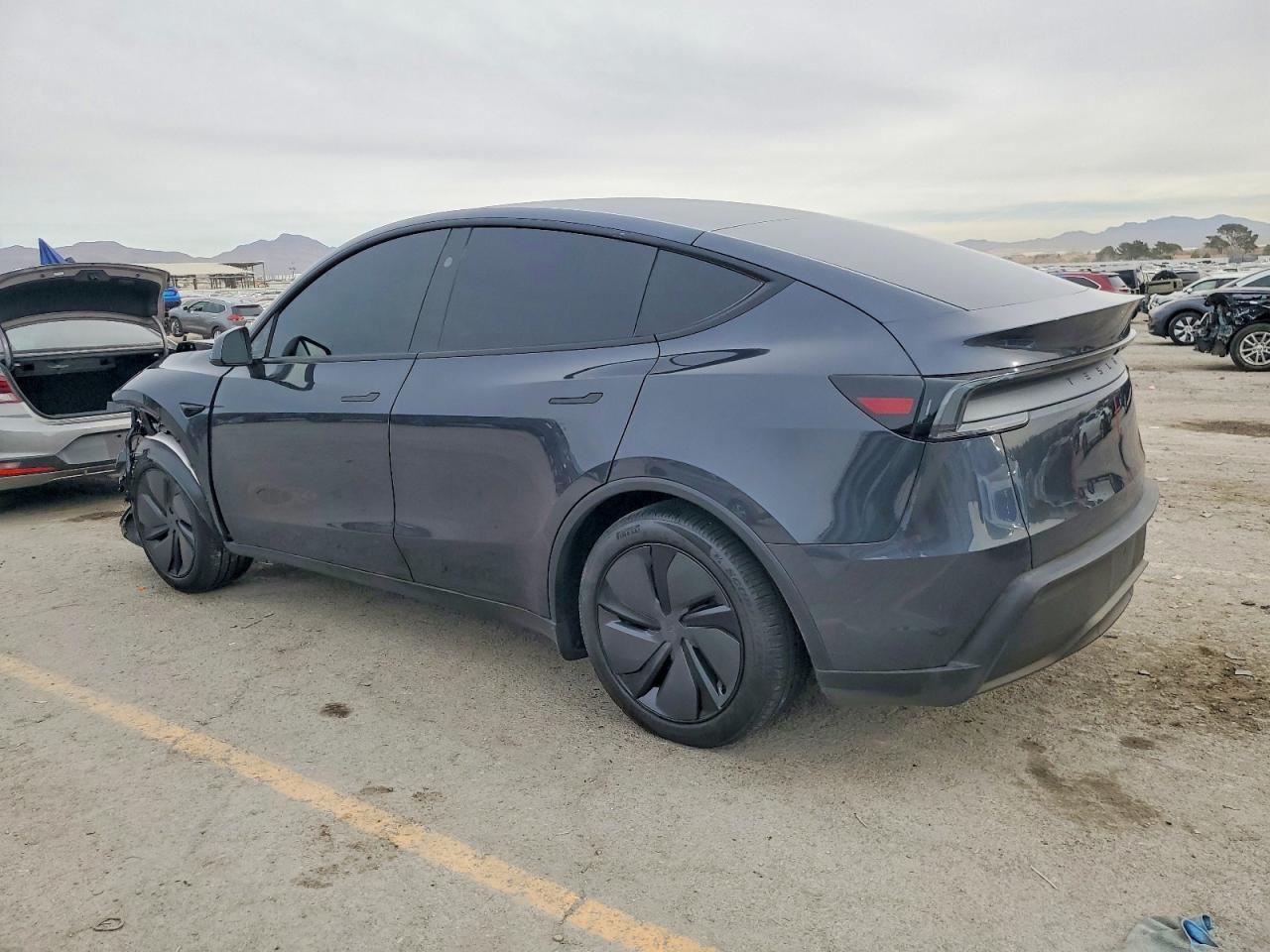 2026 Tesla Model Y - Фото 2