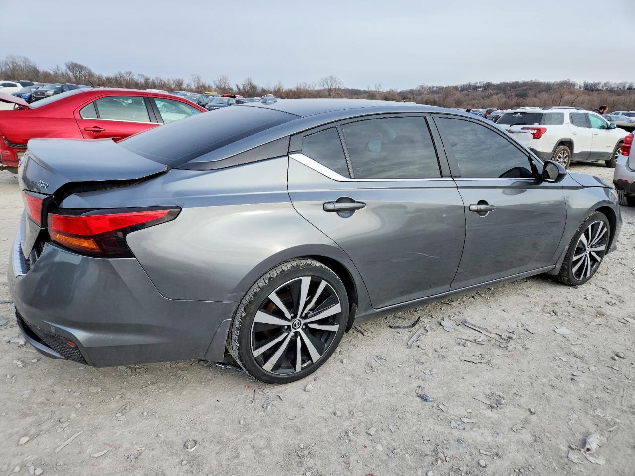 2022 Nissan Altima Sr - Image 3