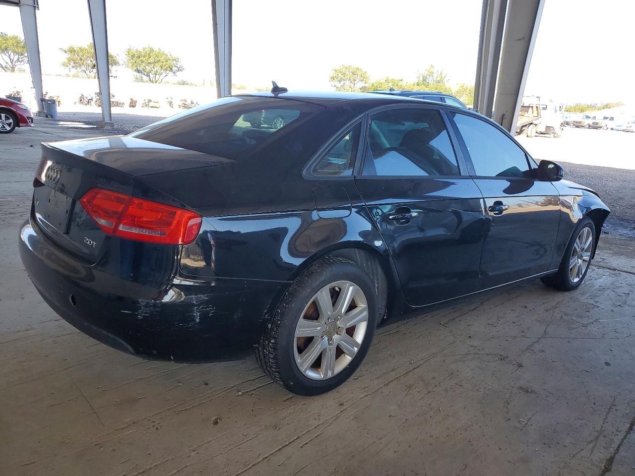 2010 Audi A4 Premium - Фото 3