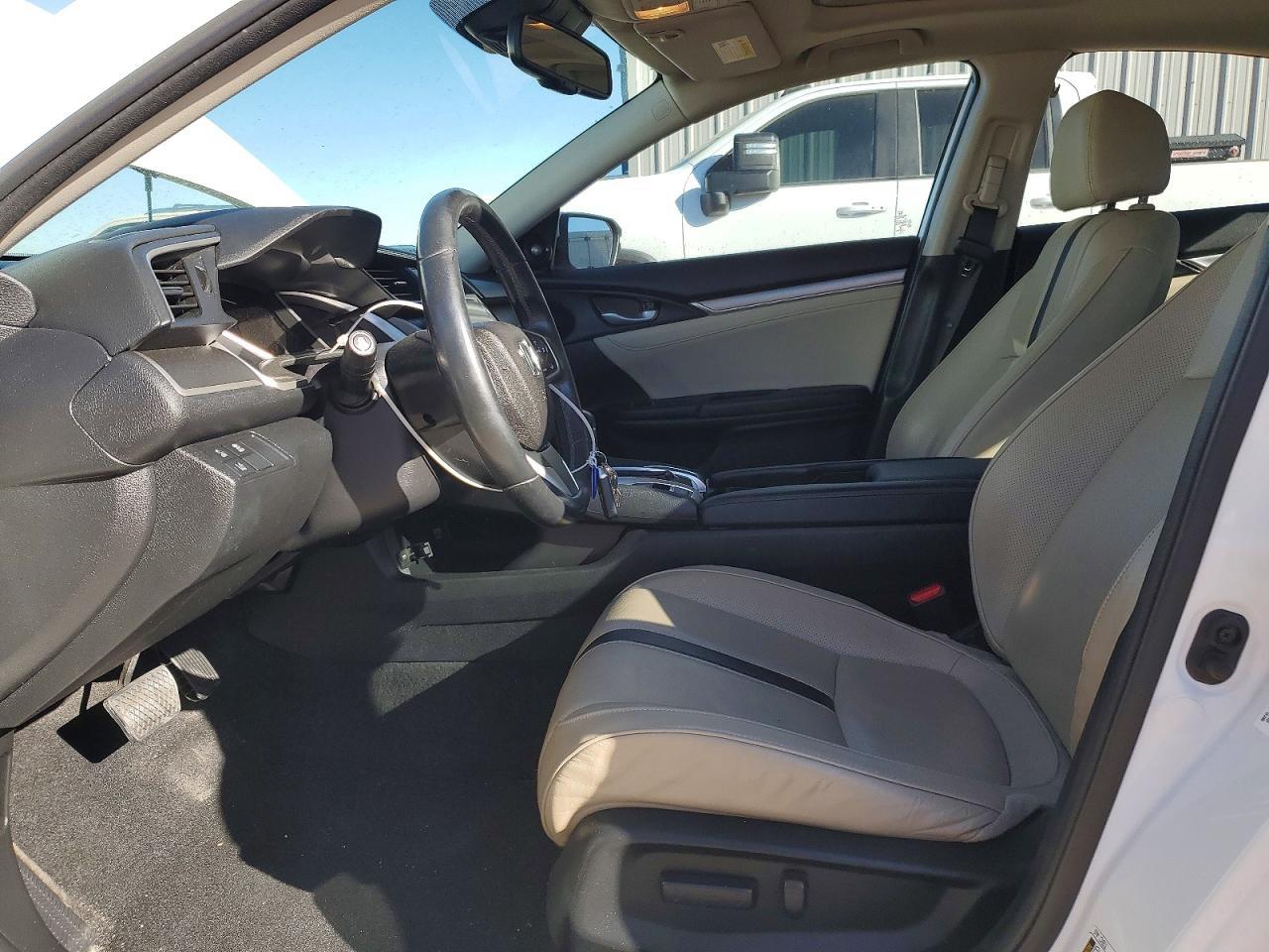 2017 Honda Civic Touring - Image 7