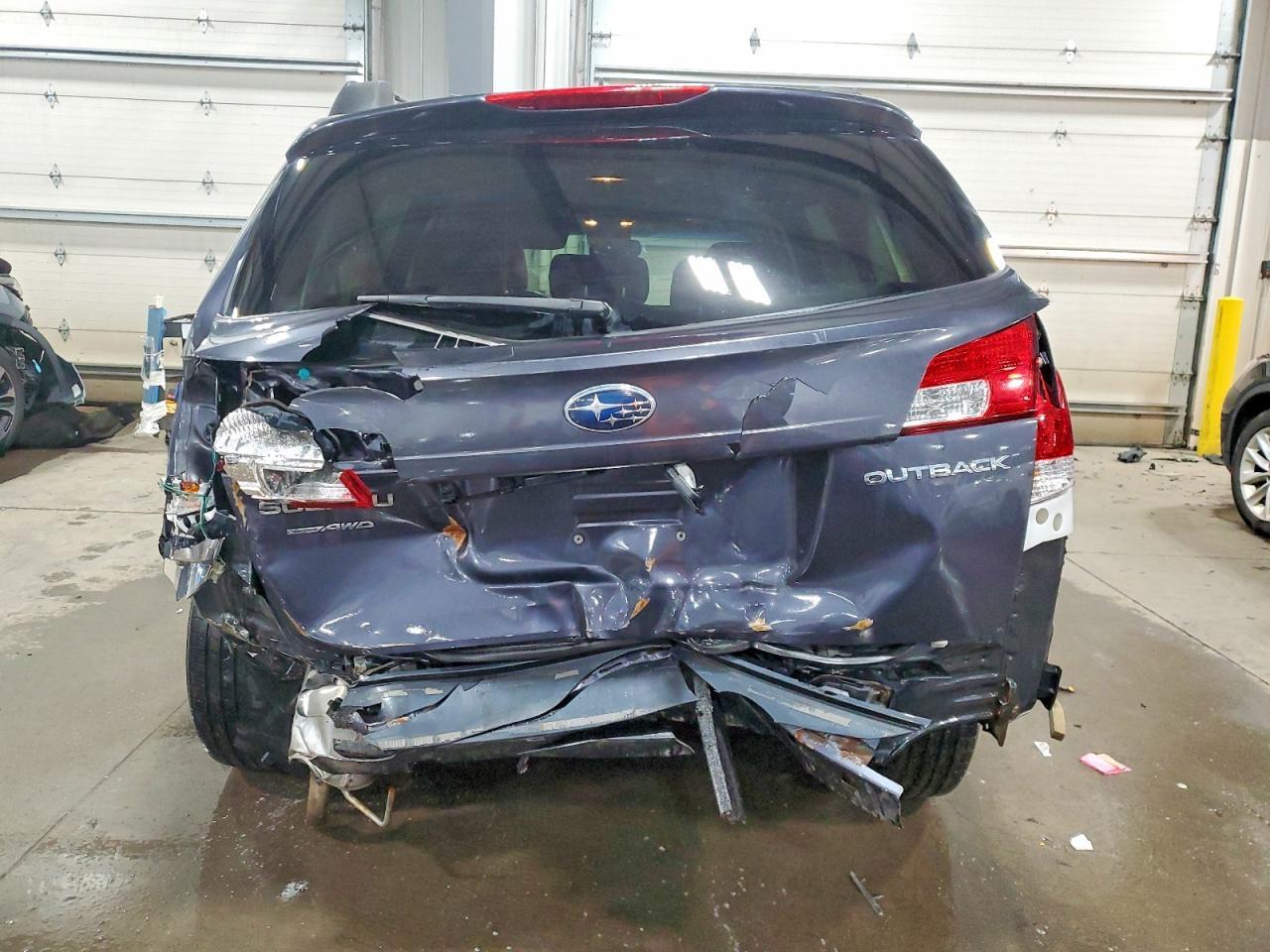 2013 Subaru Outback 2.5I Limited - Image 6