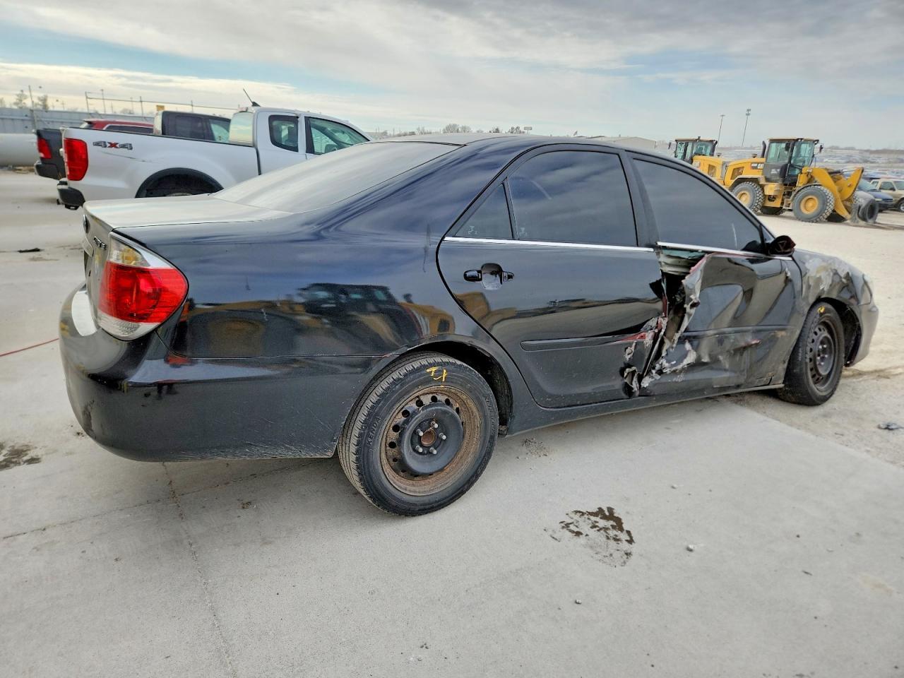 2005 Toyota Camry Le - Image 3