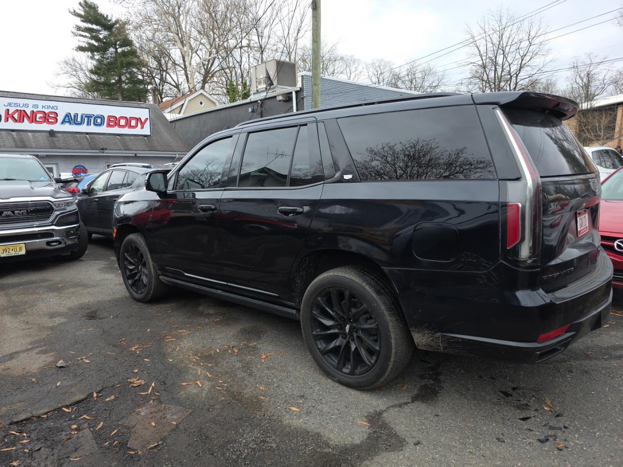 2023 Cadillac Escalade Sport - Image 3