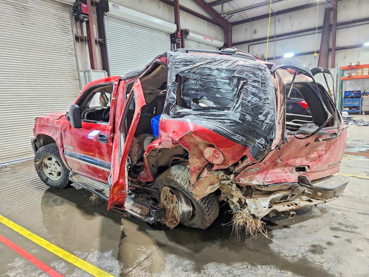 2002 Chevrolet Tahoe C1500 - Image 2