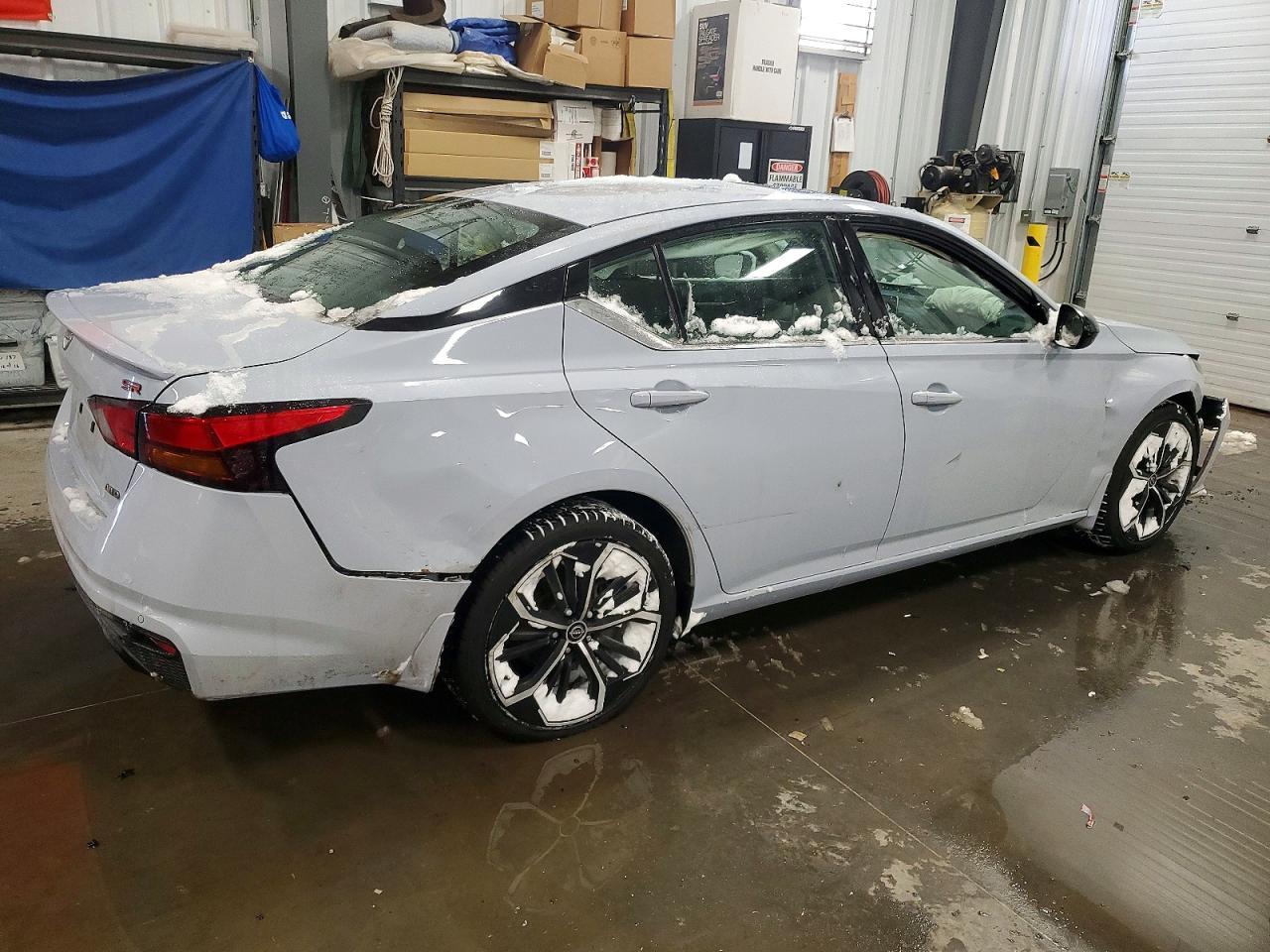 2023 Nissan Altima 2.5 Sr 4Dr Aw - Фото 3