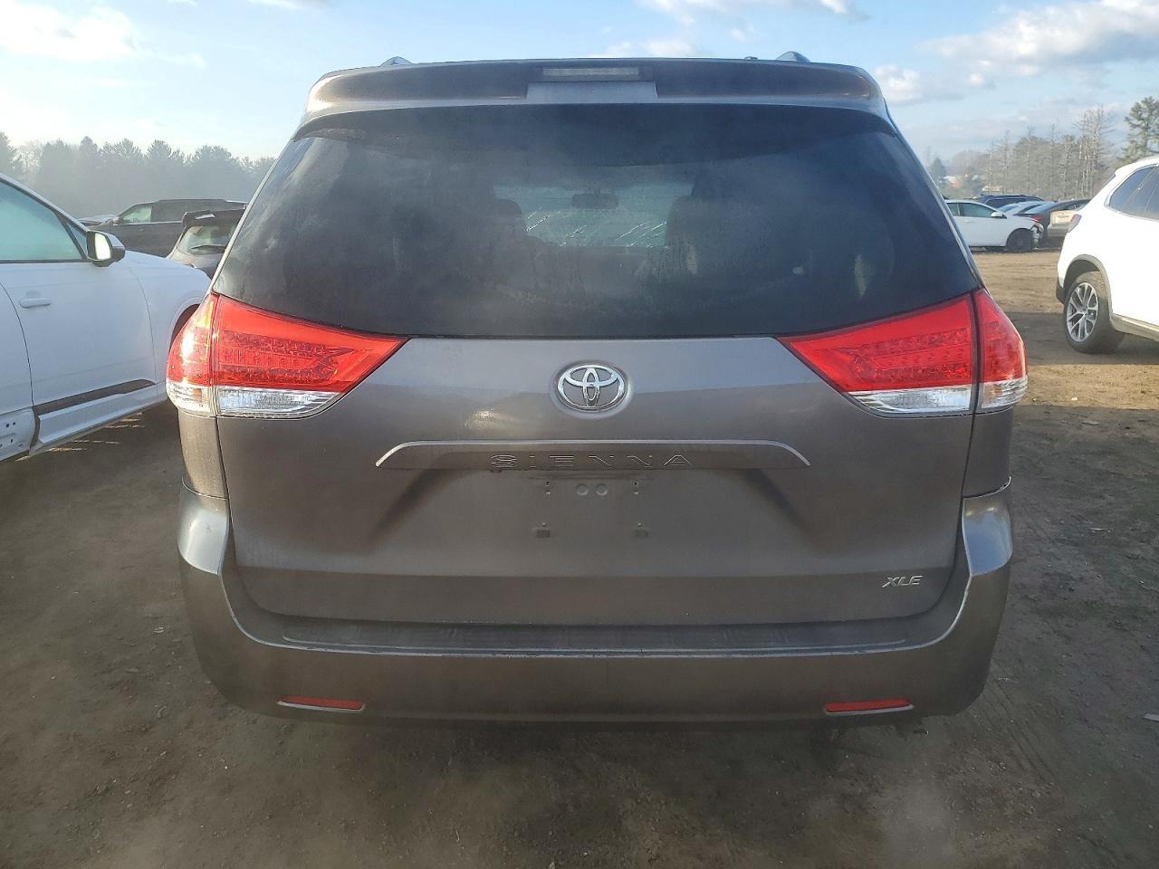 2011 Toyota Sienna Xle - Image 6