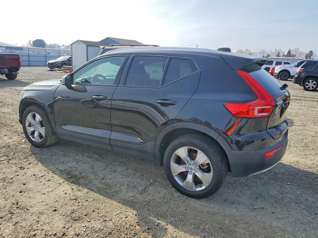 2020 Volvo Xc40 T5 Momentum - Фото 2