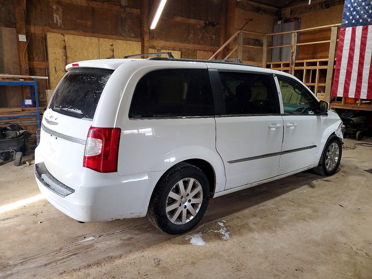 2015 Chrysler Town & Country Touring - Image 3