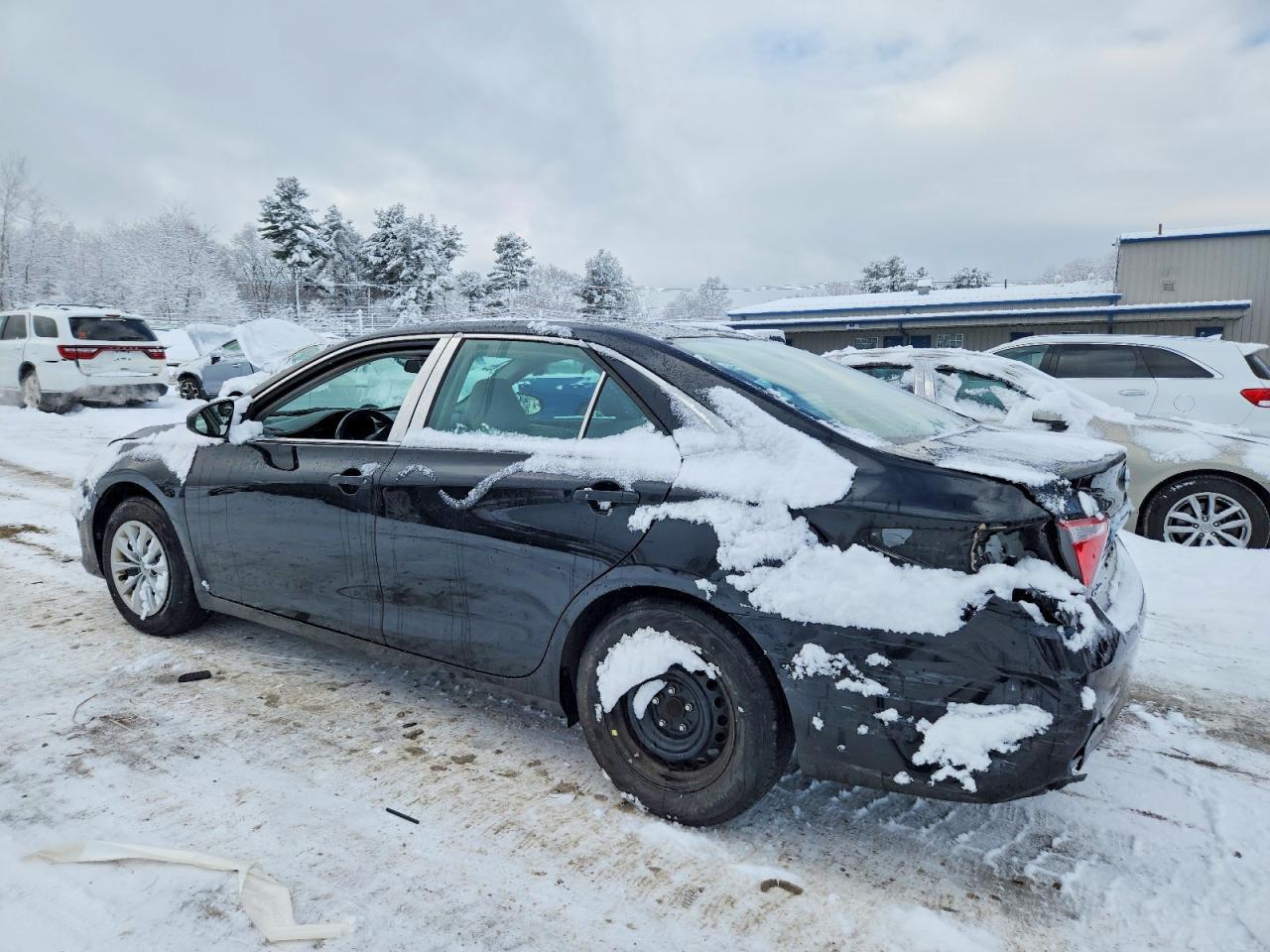 2016 Toyota Camry Le - Фото 2