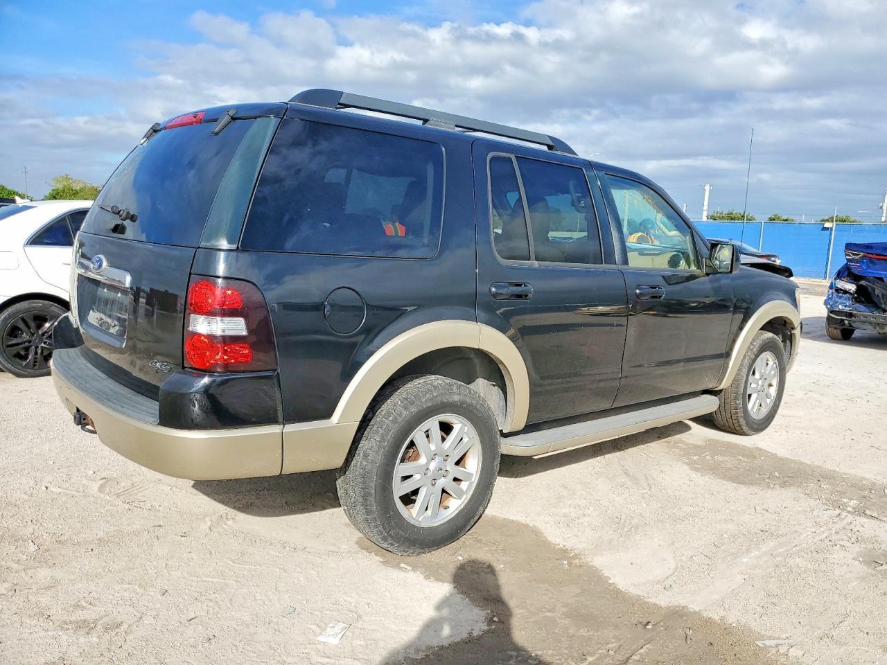2010 Ford Explorer Eddie Bauer - Image 3