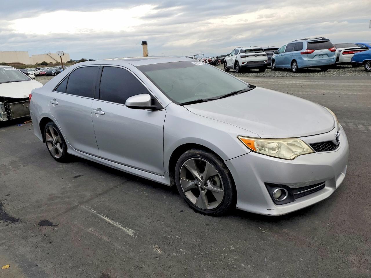 2012 Toyota Camry Se - Image 4