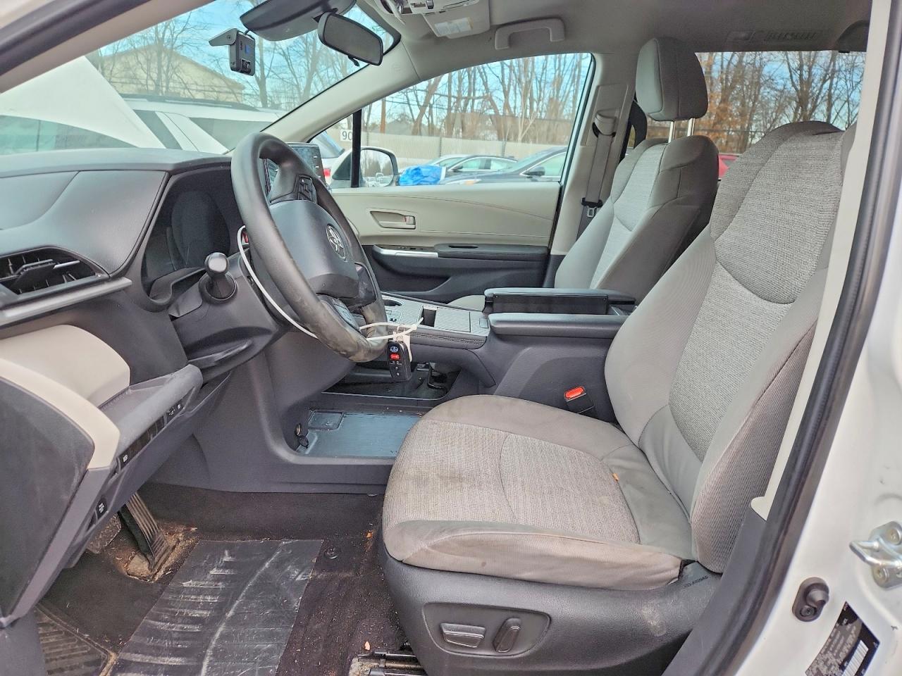 2024 Toyota Sienna Le - Фото 7