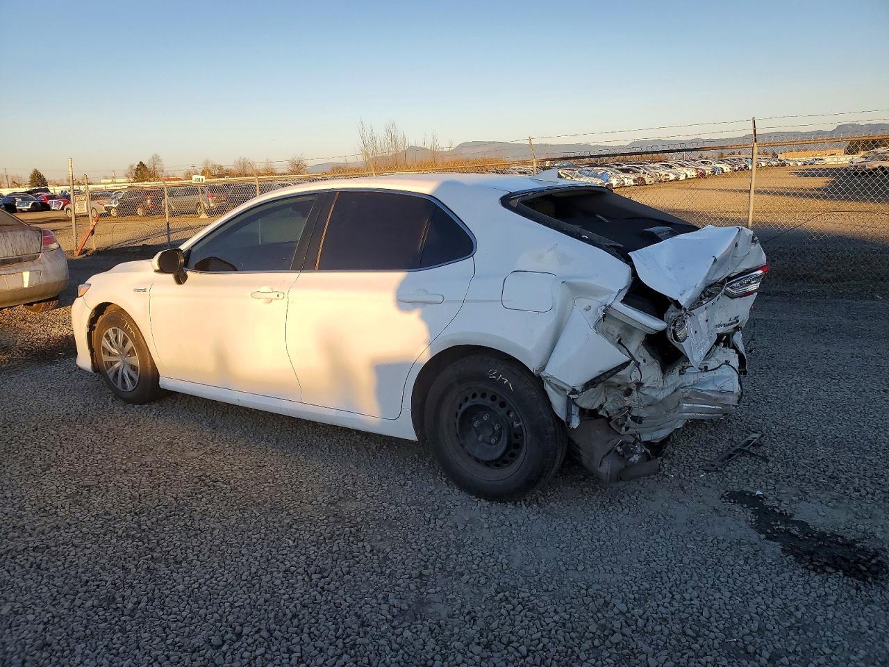2019 Toyota Camry - Фото 2