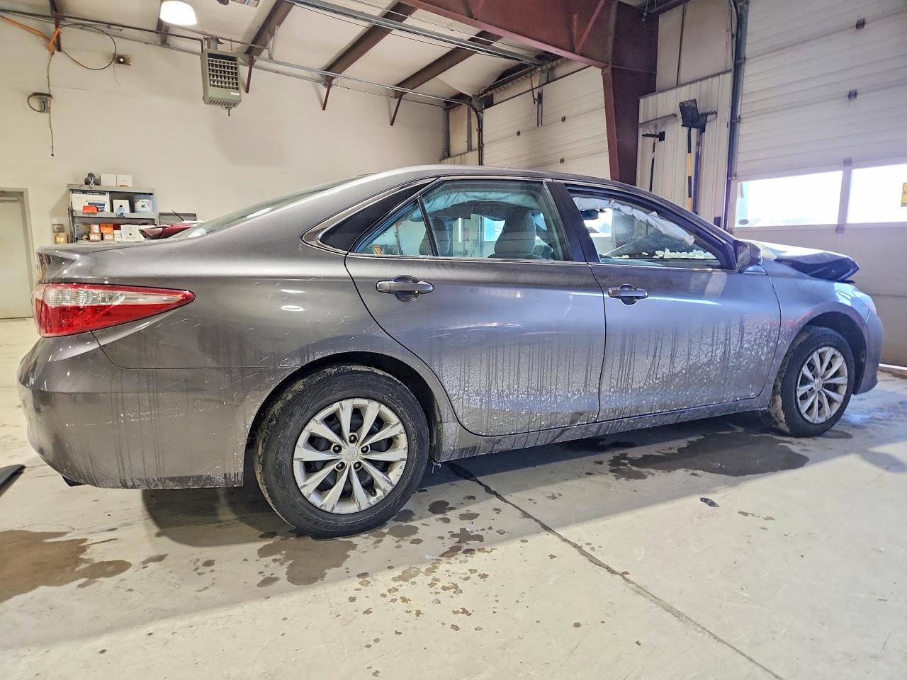 2017 Toyota Camry Le - Фото 3