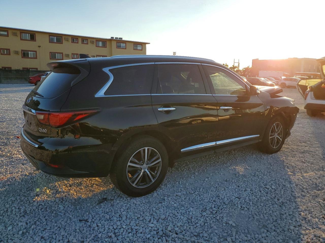 2019 Infiniti Qx60 Luxe - Image 3