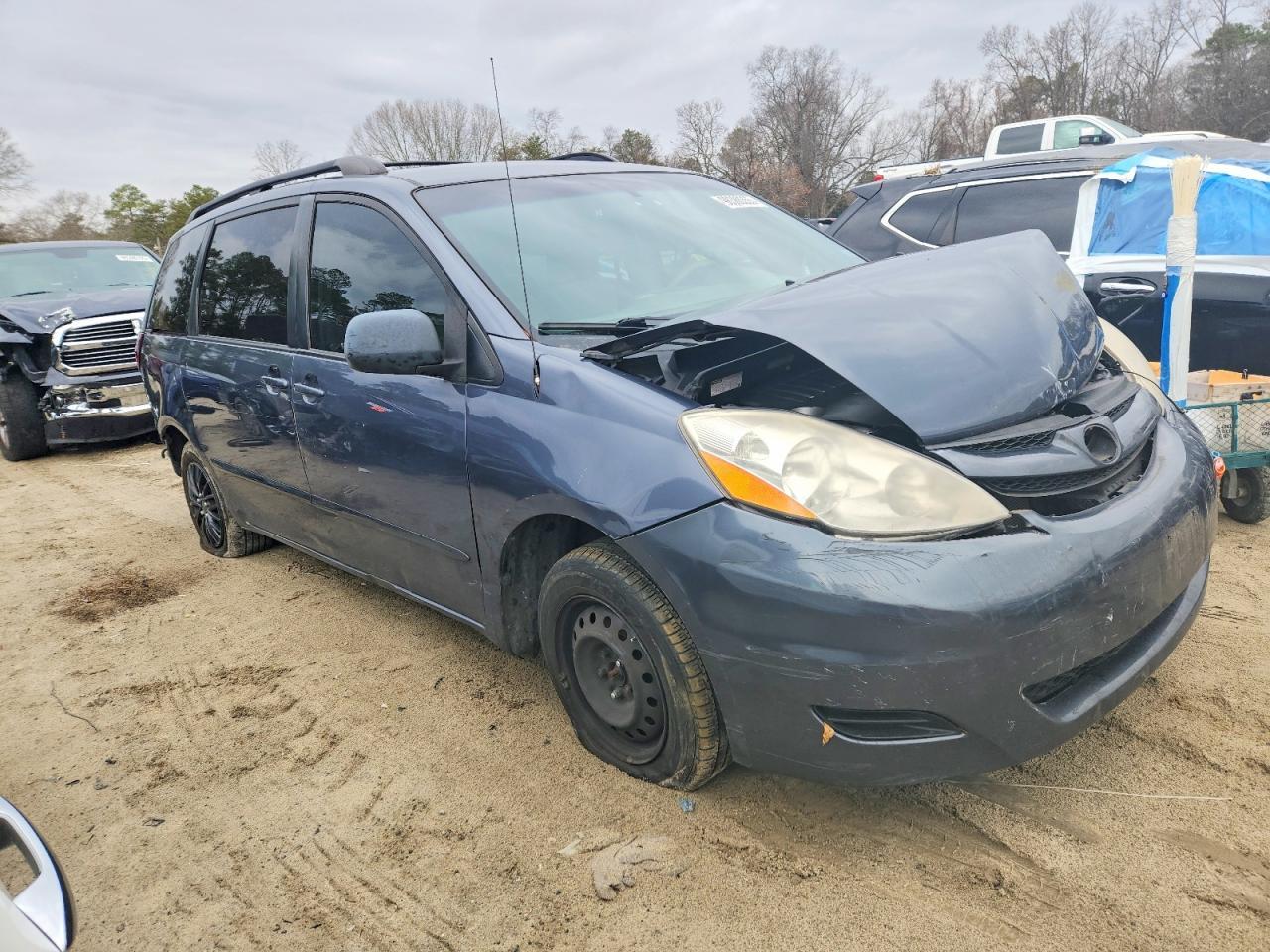 2009 Toyota Sienna Ce - Image 4