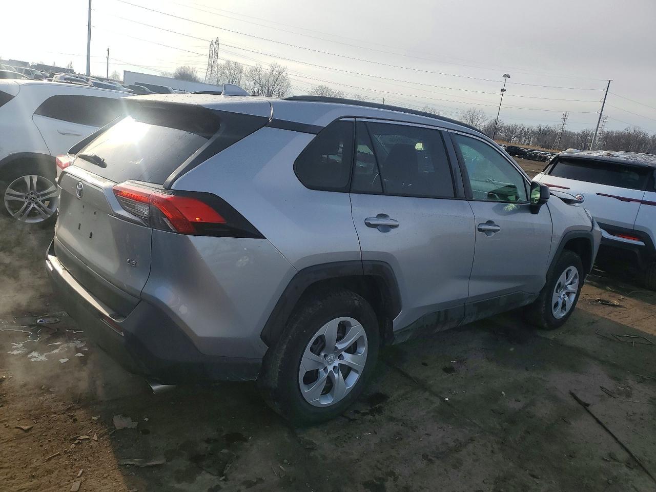 2021 Toyota Rav4 Le - Фото 3