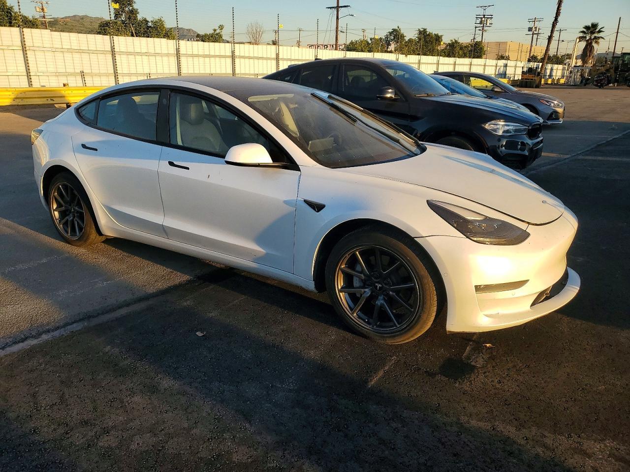 2022 Tesla Model 3 - Фото 4