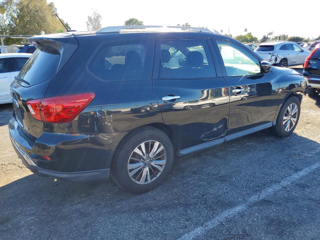 2018 Nissan Pathfinder S - Фото 3