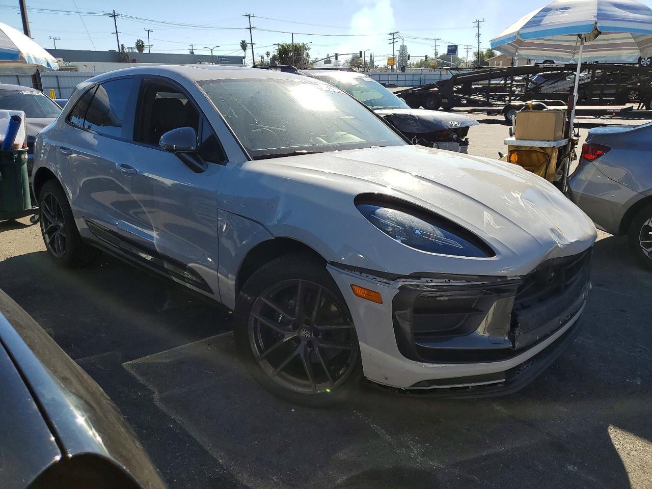 2025 Porsche Macan Base - Image 4