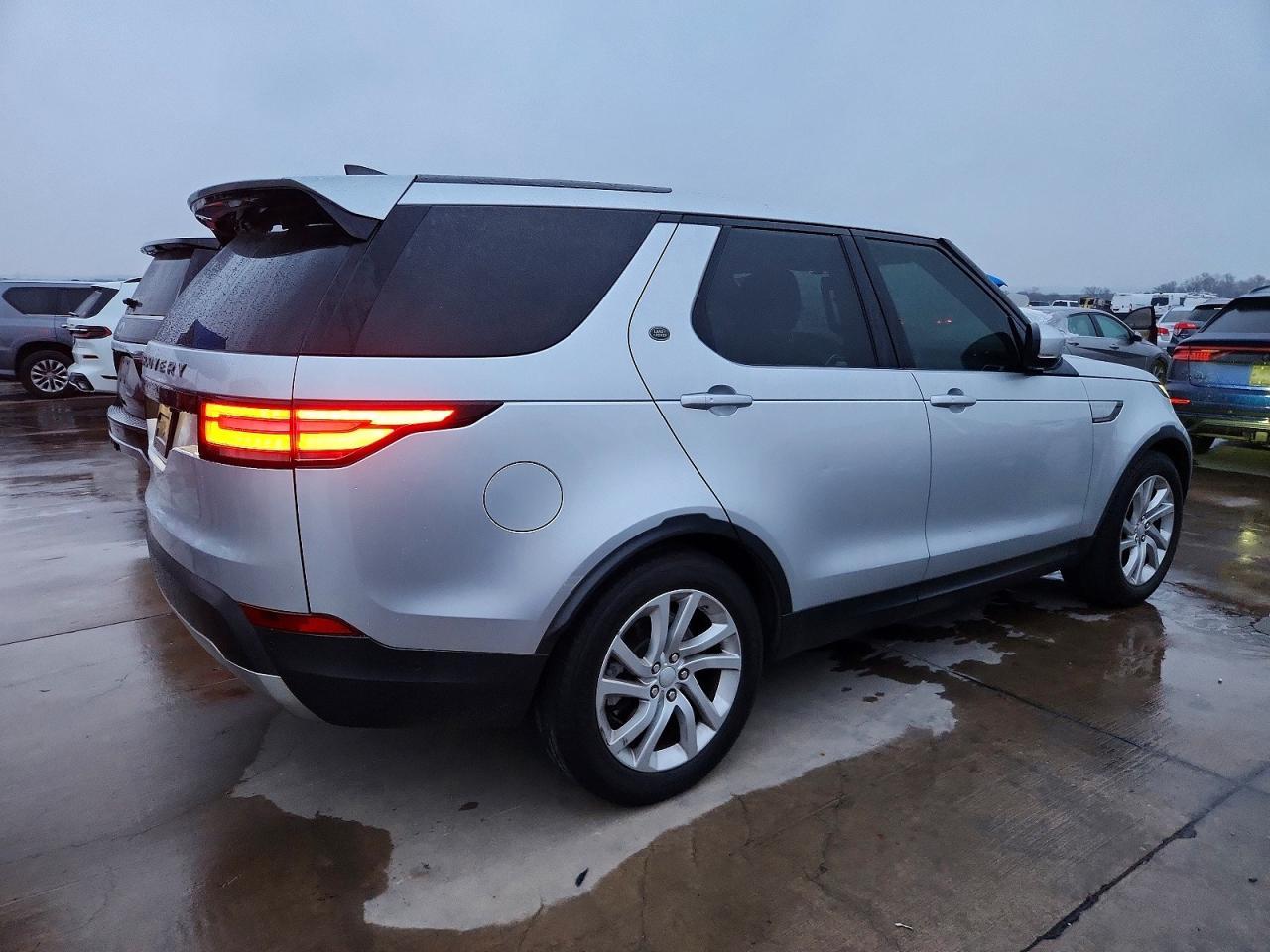 2017 Land Rover Discovery Hse - Image 3