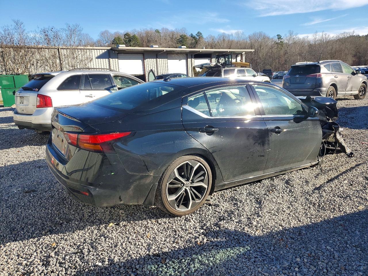 2025 Nissan Altima Sr - Фото 3