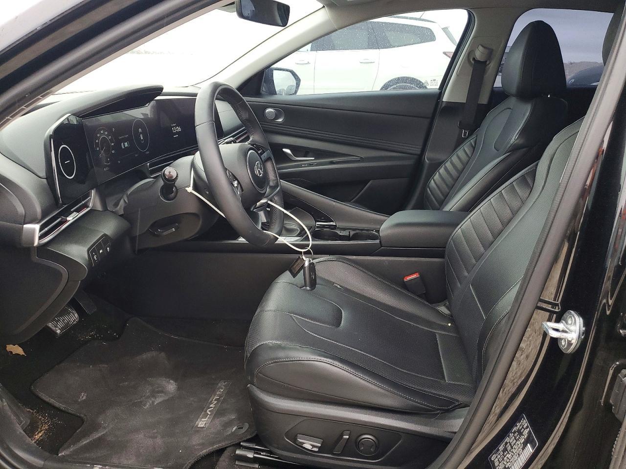 2023 Hyundai Elantra Limited - Image 7