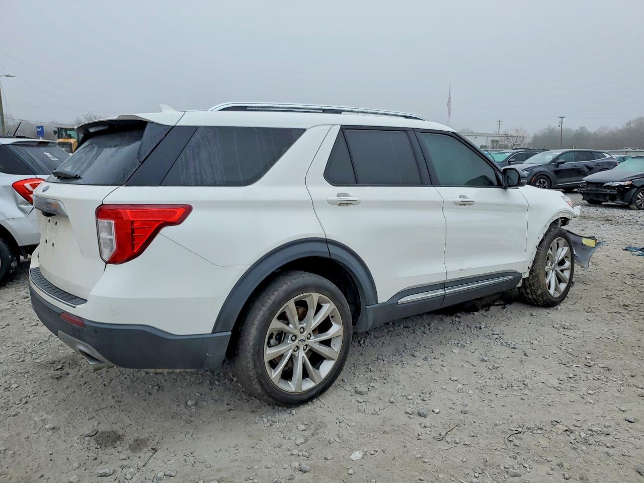 2022 Ford Explorer Platinum - Image 3