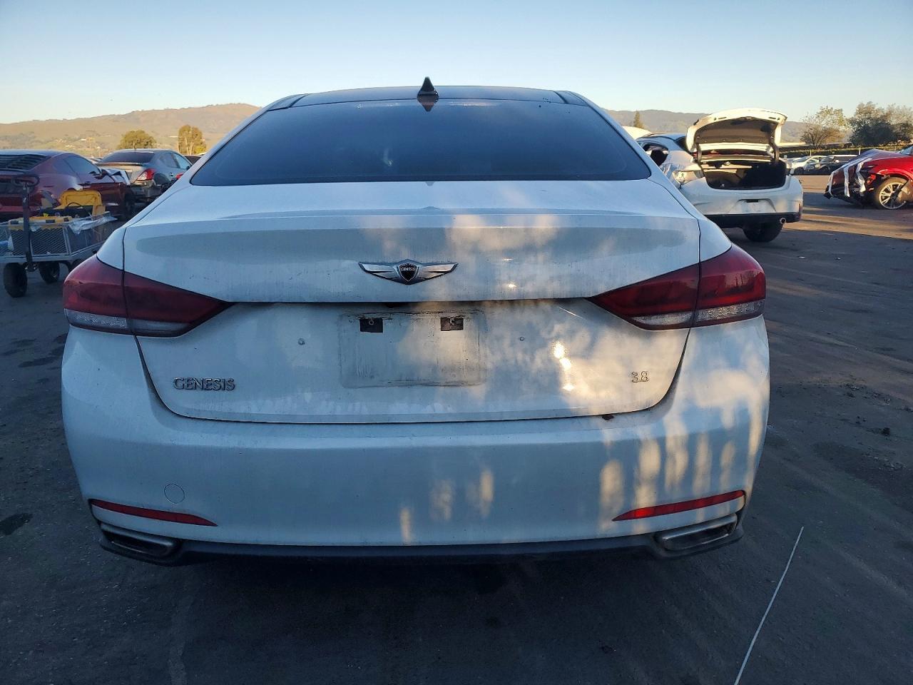 2015 Hyundai Genesis 3.8L - Фото 6