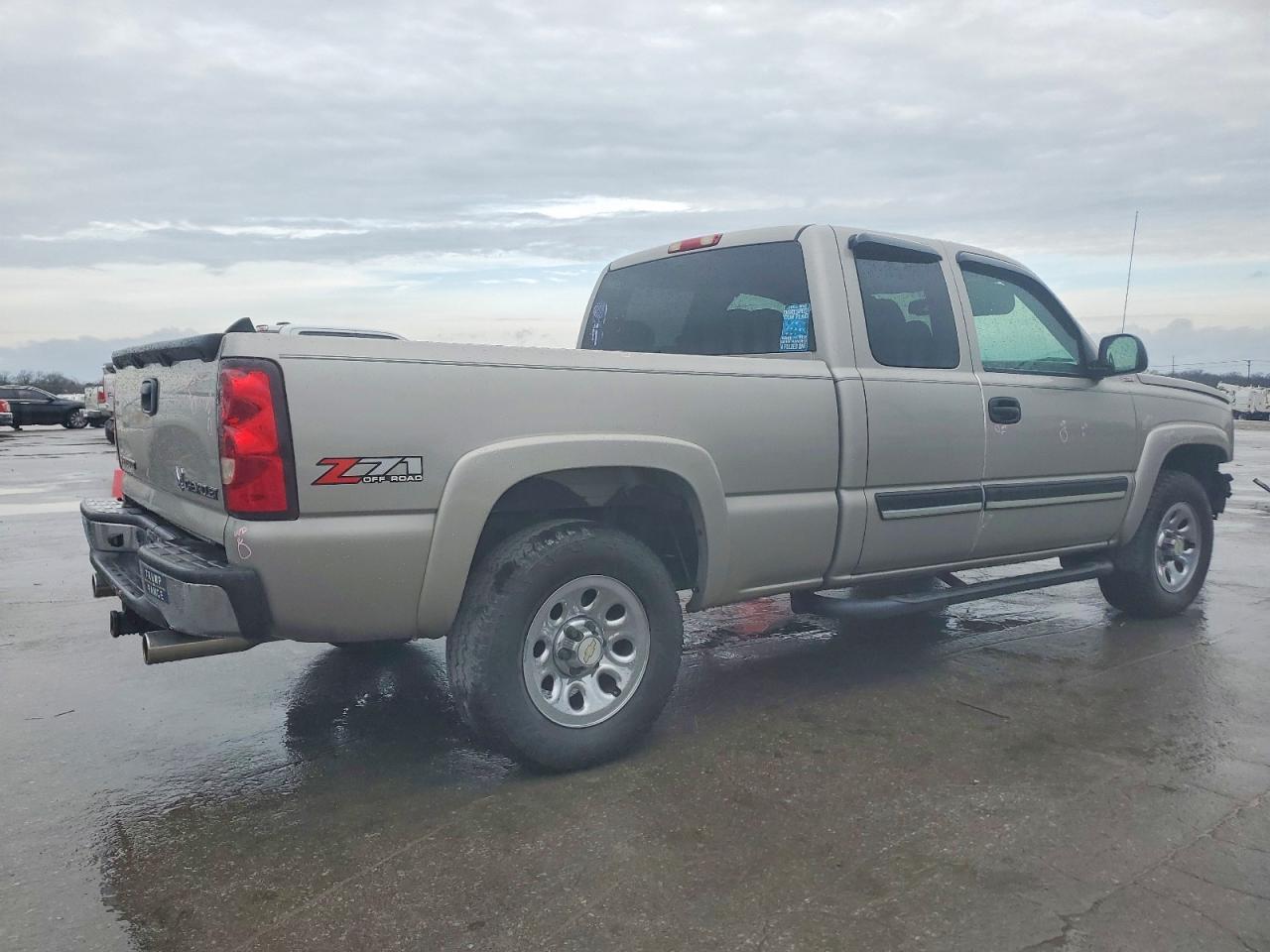 2004 Chevrolet Silverado K1500 - Image 3