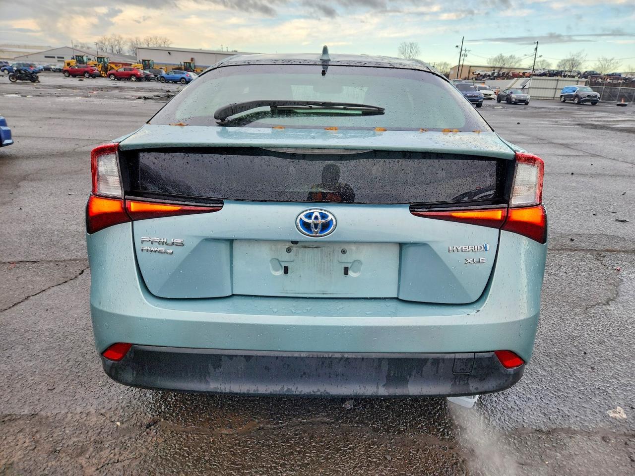 2020 Toyota Prius Le - Фото 6