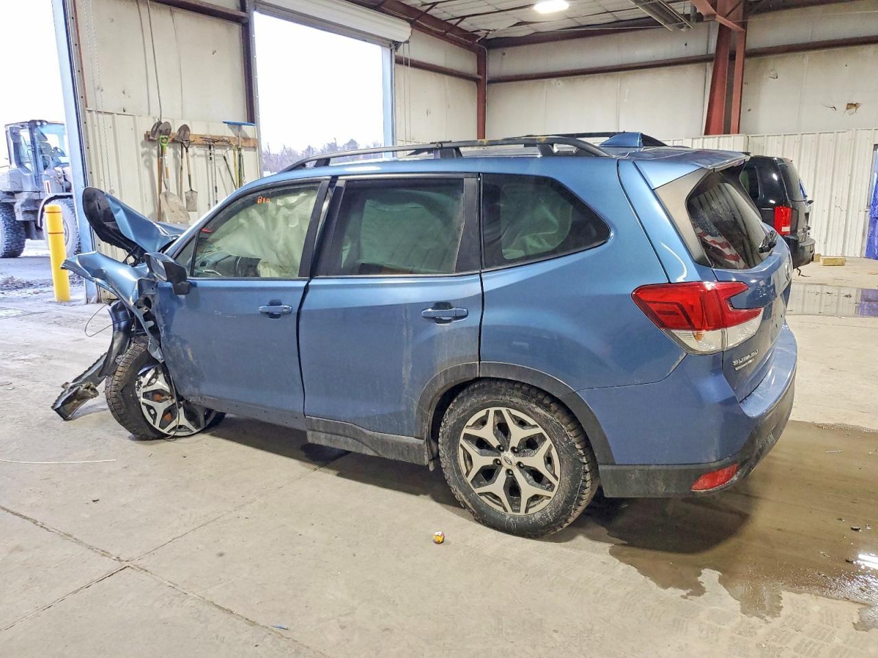 2023 Subaru Forester Premium - Фото 2