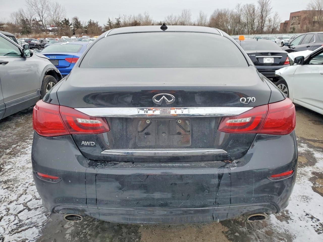 2016 Infiniti Q70 3.7 - Image 6